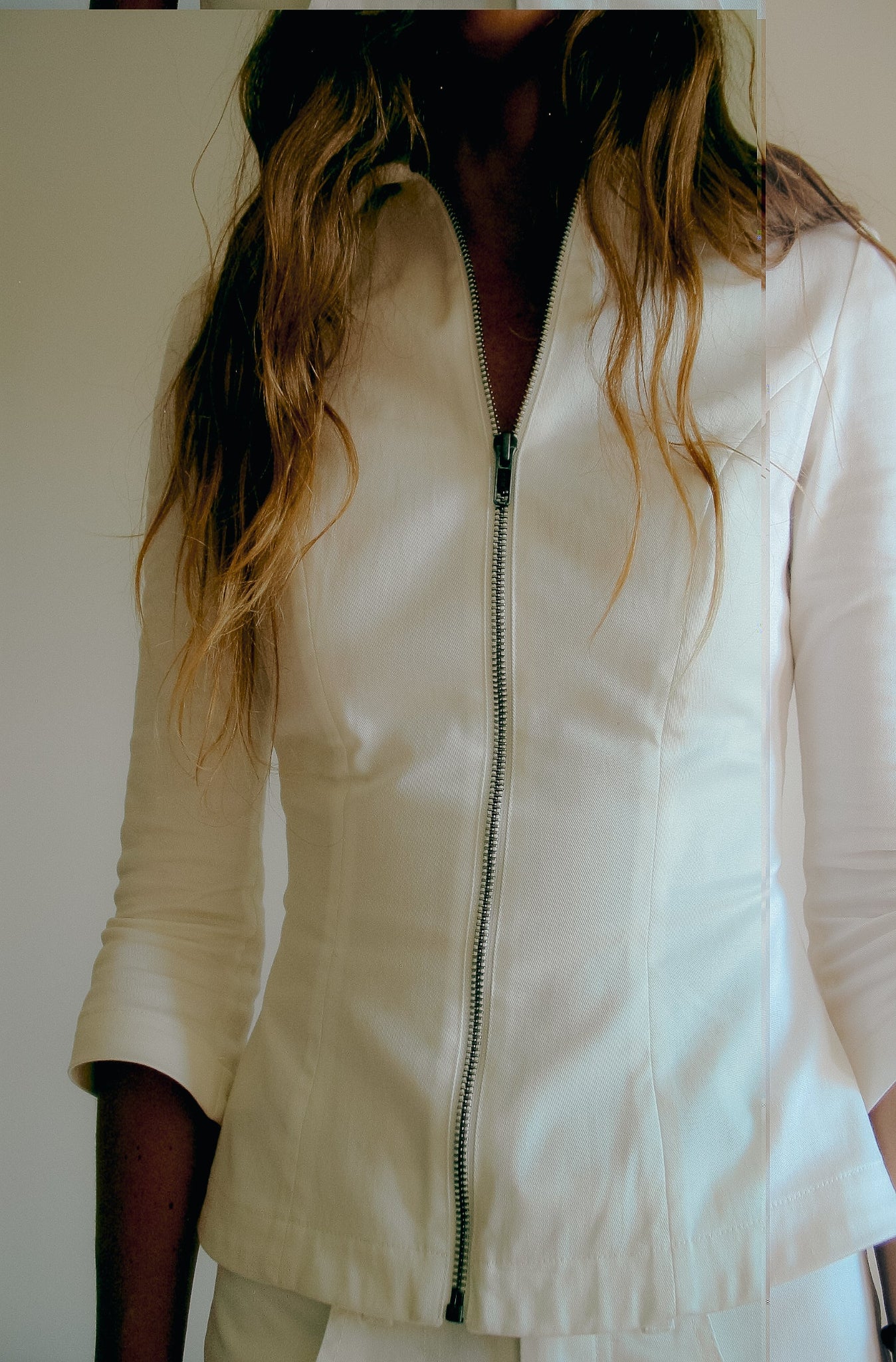 THE CURVE ZIP UP