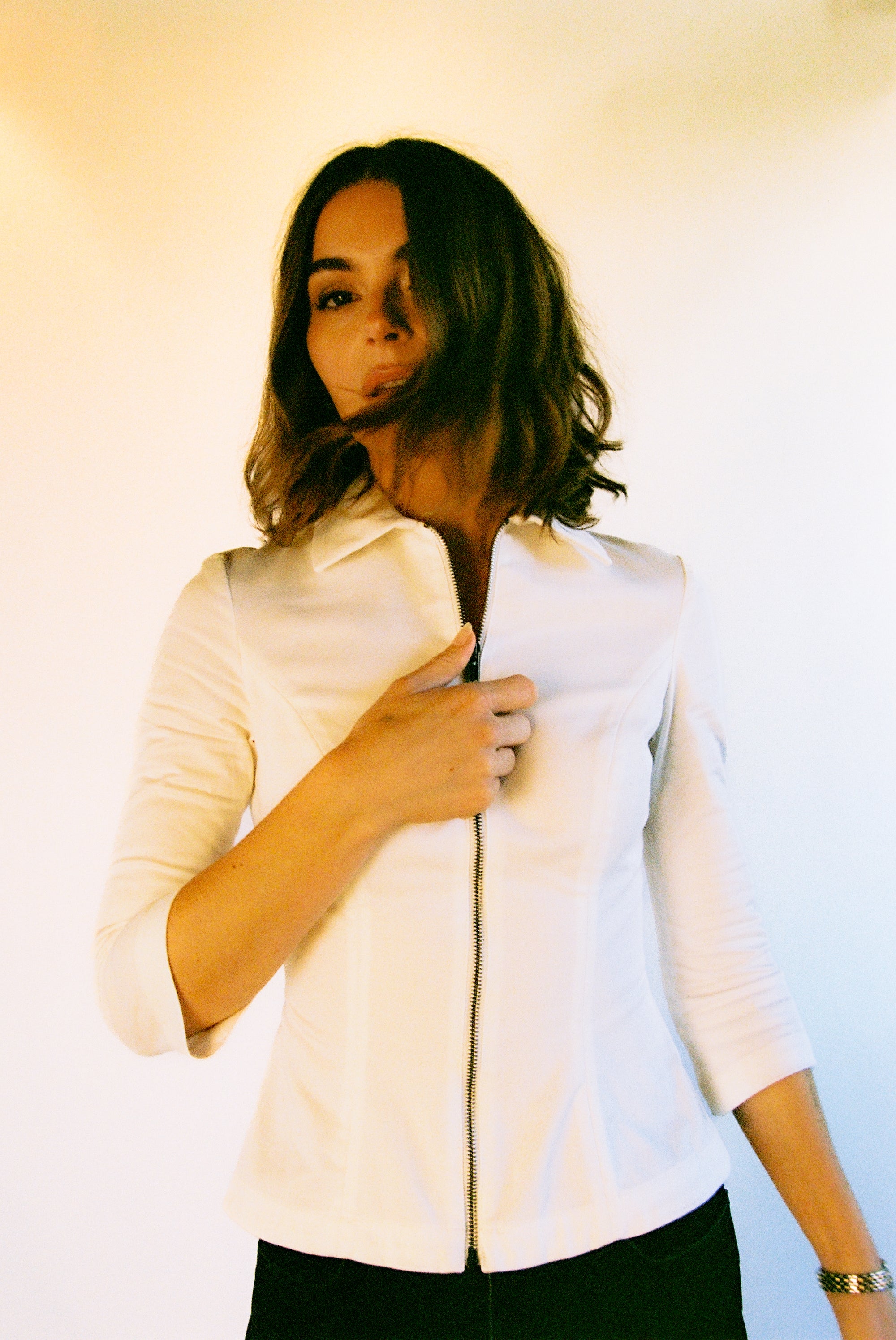 THE CURVE ZIP UP