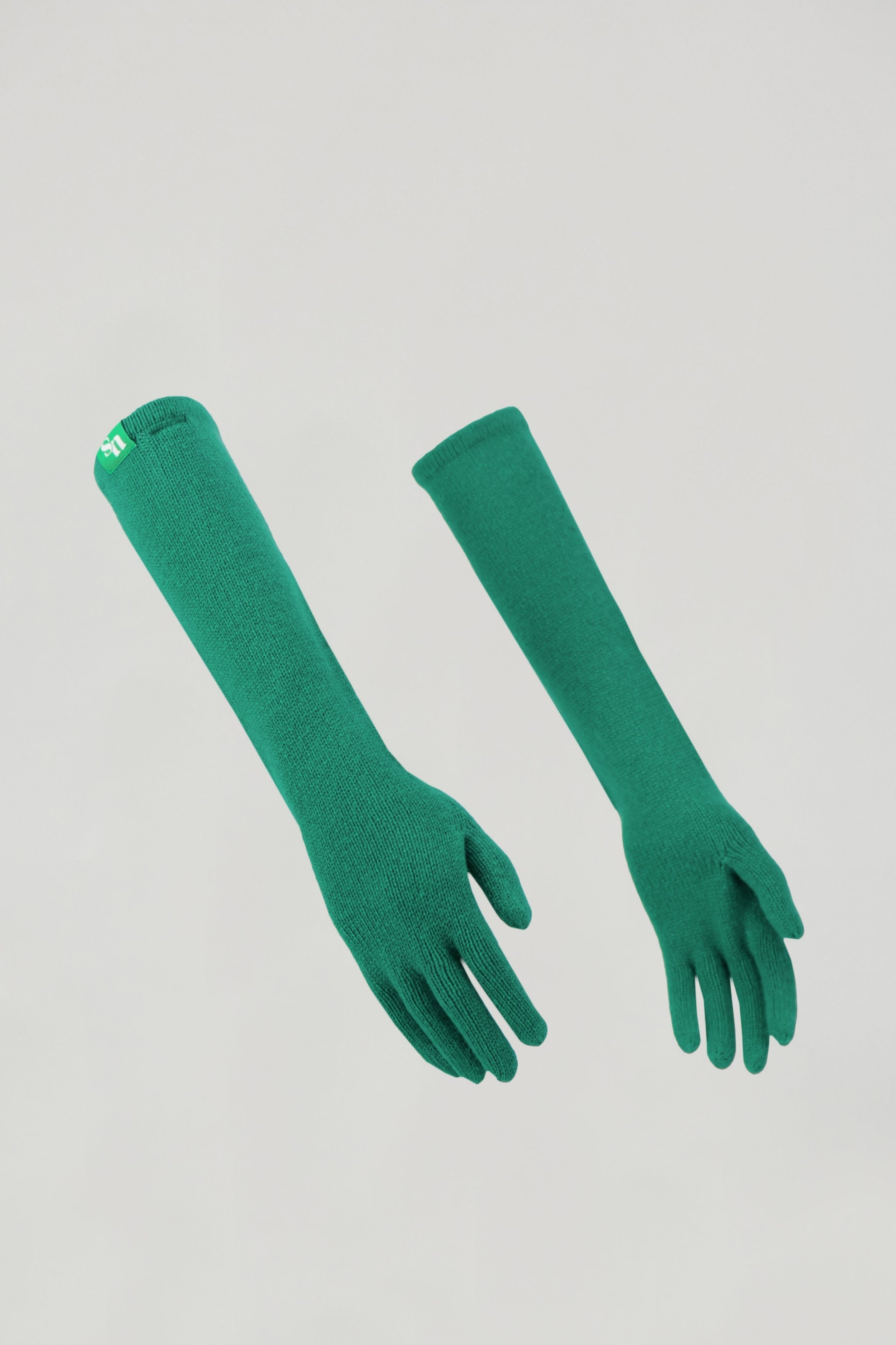 THE CASHMERE GLOVES